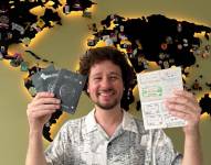 Luisito Comunica y sus cinco pasaportes llenos.