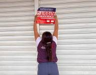 Técnicos de la Arcsa clausuraron un restaurante de asados en el norte de Guayaquil.