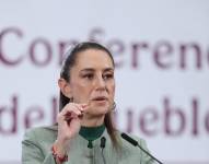 La presidenta de México, Claudia Sheinbaum, habla durante una rueda de prensa este martes, en Palacio Nacional de la Ciudad de México (México).