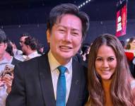 Denisse Molina y Nawat Itsaragrisil en Miss Universo 2025.