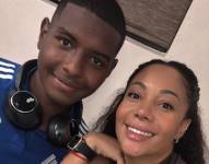 Nancy Gamboa junto su hijo, Diogo Bagüí.