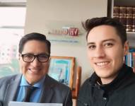 Marlon Pasquel Espín (der.) y su abogado, Víctor Hugo Coffre, apelarán en el Tribunal Contencioso &lt;Electoral.