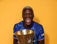 Moisés Caicedo, campéón de la Conference League