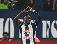 Eryc Castillo celebra un gol con Alianza Lima