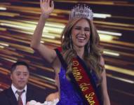 27 de noviembre del 2025. María Emilia Sánchez saluda al público.