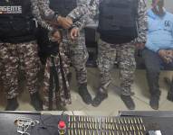 Imagen de los reos que querían ingresar armamento a la Penitenciaría del Litoral, este domingo 6 de agosto del 2023.