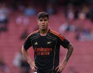 Piero Hincapié no debutó con el Arsenal ante Nottingham Forest en la Premier League.