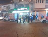 Agentes de Criminalística y Dinased acudieron al sitio a recoger el cuerpo y levantar evidencias.