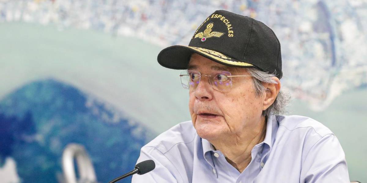 El presidente Lasso dejó la Unidad de Cuidados Intensivos y seguirá tres días en el Hospital Militar