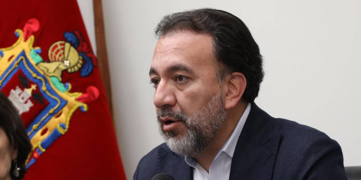 “No es que se están comprando vehículos a los concejales sino a la institución”, dice el alcalde de Quito, Pabel Muñoz