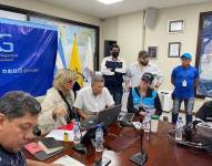 Cynthia Viteri ofreció una rueda de prensa para dar información sobre la situación en Guayaquil ante el paro nacional en Ecuador.