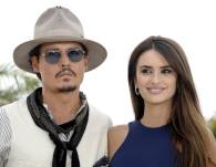 Fotografía de archivo, tomada en mayo de 2011, en la que aparecen el actor estadounidense Johnny Depp, junto a la actriz española Penélope Cruz, en Cannes (Francia). EFE/Christophe Karaba