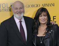 Fotografía de archivo del 17 de diciembre de 2013 del director estadounidense Rob Reiner y su esposa, Michele Singer, posando a su llegada al estreno de The Wolf Of Wall Street.