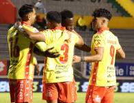 Jugadores de Aucas celebran la victoria contra Delfín por la fecha cinco del segundo hexagonal de la LigaPro