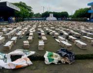 En un inmueble en Vinces, los Ríos, se hallaron 21,49 toneladas de cocaína, 17 armas, municiones, accesorios para armas y equipos de comunicación.