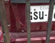 Foto del auto de la familia de Sixto Vega, acribillada por una banda criminal en Flor de Bastión, noroeste de Guayaquil el 28 de agosto.