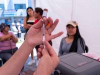 Proceso de vacunación contra el sarampión, rubéola y poliomielitis