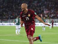 Salomón Rondón celebrando un gol con Venezuela