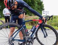 Richard Carapaz con su nueva bicicleta.