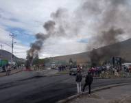 Cierre con bloqueos en el sector San Antonio de Pichincha