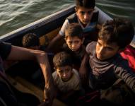 Foto recreada con IA de niños migrantes