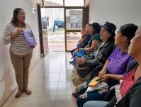 Personal del MIES en la socialización de la apertura de cuentas bancarias básicas y sin costo, para recibir bonos y pensiones.