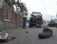 Imagen del auto blanco siniestrado en el norte de Guayaquil.