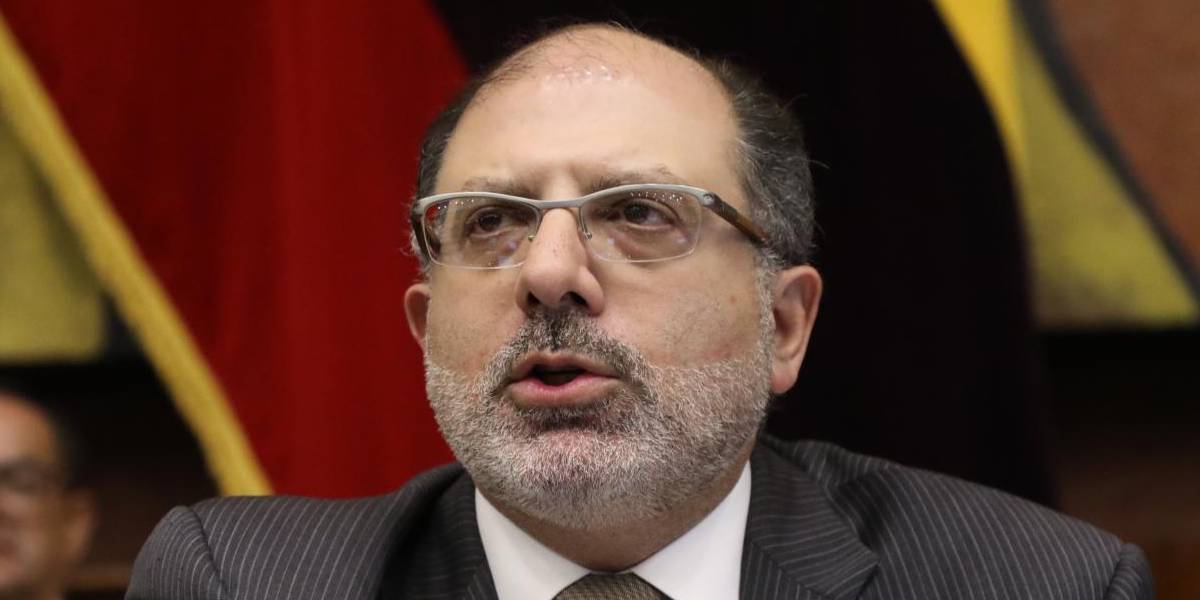 Henry Kronfle considera que el presidente Noboa no debe darle el salvoconducto a Glas