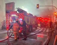 Se necesitaron 100 bomberos y 30 unidades de emergencia por el incendio.