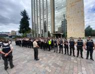 Los policías están desplegados en un radio de 850 metros.