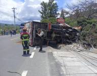 Efectivos de la Policía Nacional y Bomberos acudieron a Guayllabamba para atender la emergencia.