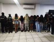 Imagen de mujeres extranjeras retenidas en el centro de Guayaquil.