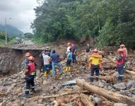 La vía colapsó por un aluvión en sector de Cumandá, en Chimborazo