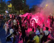 Los hinchas de Liga Deportiva Universitaria se bañaron en la pileta de la Indoamérica en la U. Central.