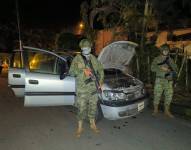 Los militares acompañaron el mensaje con fotografías en las que se aprecia a los dos vehículos registrados que, según las gráficas, estaban en zonas con inmuebles alrededor.