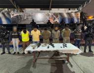 Foto de cuatro marinos detenidos por tráfico de drogas en el sur de Guayaquil.