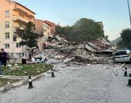 Edificio destruido tras el terremoto en Turquía.