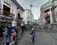 Vallas incomodan el tránsito a ciudadanos en el centro histórico