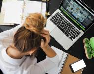 Trabajar en exceso podría alterar tu cerebro, según un estudio