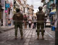 Un fuerte contingente policial y militar se ubica