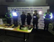 Los detenidos junto con la Policía Nacional.