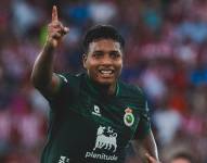 Jeremy Arevalo festejando uno de sus dos goles anotado ante Almeria