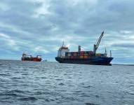 Uno de los barcos cargueros se encuentra dañado.