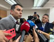 El ministro del Trabajo, Harold Burbano, al final de la reunión.