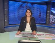 La ministra Andrea Arrobo en el set de Ecuavisa en Quito.