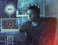 Joven haciendo uso de la IA