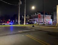 Cordón de seguridad cerca de la casa donde ocurrió un tiroteo en Ohio.