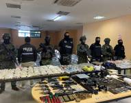 Imagen de lo decomisado en la cárcel El Rodeo, en Portoviejo, Manabí.