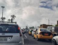 Tráfico vehicular en la Av. Simón Bolívar.