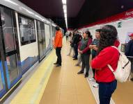 Miles de usuarios utilizan diariamente el Metro de Quito.